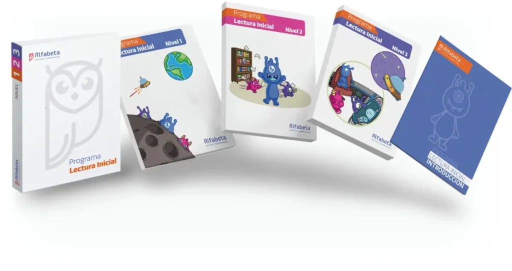 Un kit de materiales de estudio de Alfabeta, con portadas de colores y dibujos de un búho y cohetes, diseñado para niños pequeños y la lectura inicial.